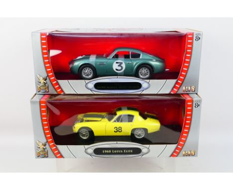 Road Signature - Two boxed 1:18 scale Road Signature diecast model cars. Lot consists of Road Signature #92729 1961 Aston Mar