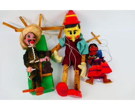 Puppet - Three unmarked vintage string puppets. Lot consists of a Pinocchio figure (measures approximately 60 cms in height) 