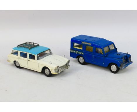 Spot-On - Two unboxed diecast model vehicles from Spot-On. Lot comprises of Spot-On #258 Land Rover 'RAC Radio Rescue'; with 