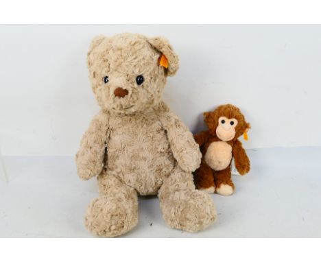 Steiff Bears.- A pair of Steiff bears appearing in Excellent condition with yellow label with red text pinned into the ears. 