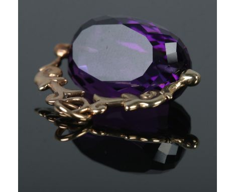 A 9ct gold swivel fob set with amethyst stone. Total weight 6.3g.  