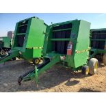 John Deere 335 Round Baler