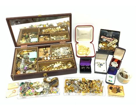 Collection of silver cufflink's, other gilt cuflink's, silver rings, vintage and later costume jewellery including brooches, 