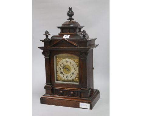 A mantel clock