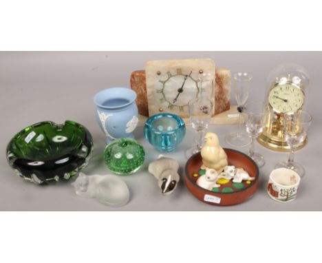 A mixed group of glass and ceramics to include anniversary clock, Wedgwood, art glass etc.