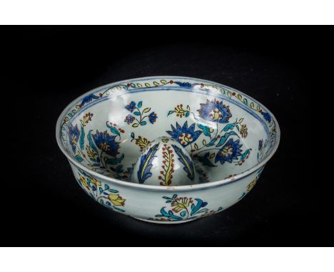 A Kutahya pottery lemon squeezer Ottoman Turkey, Kutahya, 18th century . . Cm 15,00 x 5,00.