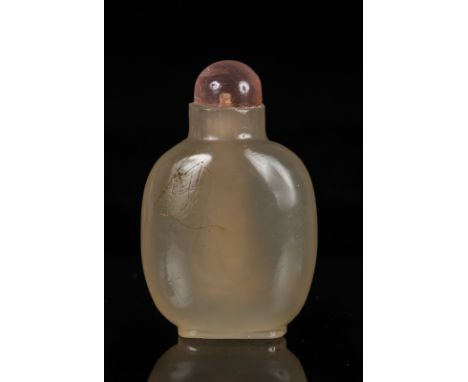 A jade snuff bottle China, 19th - 20th century . . Cm 4,00 x 6,00.