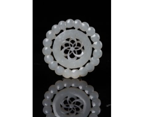 A round white jade carving decorated with central flowerChina, 19th century . . Cm 5,00 x 5,00.