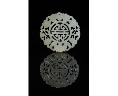 A jade plaque carved with shou symbol China, 19th century . . Cm 5,00 x 5,00.