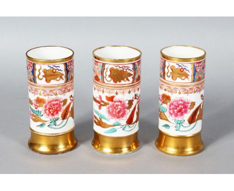 A FINE 19TH CENTURY SET OF THREE SPODE SPILL VASES in imari pattern 868.