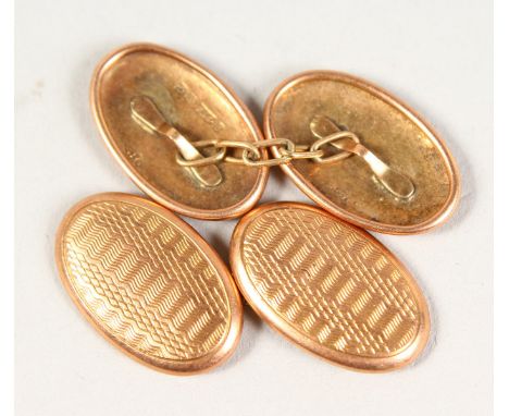 A PAIR OF 9CT GOLD ENGINE TURNED CUFFLINKS.