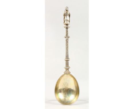 A SILVER APOSTLE SPOON, with ornate cast handle and figural finial, marks rubbed. 7.75ins long.