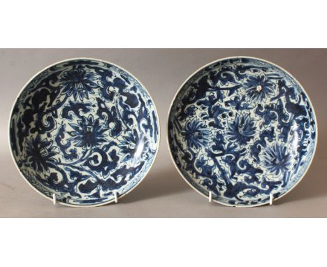 A PAIR OF CHINESE KANGXI PERIOD BLUE &amp; WHITE SHIPWRECK PORCELAIN PLATES, circa 1700, of saucer shape, each interior paint