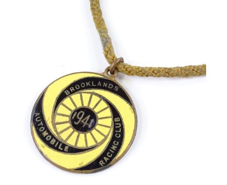A 1941 Brooklands Automobile Racing Club members badge, number 579, diameter 3cm 