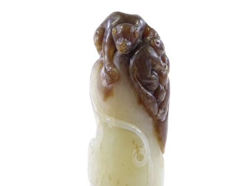 A Chinese 2-colour jade octopus, surmounted by monkey figures, length 10cm 