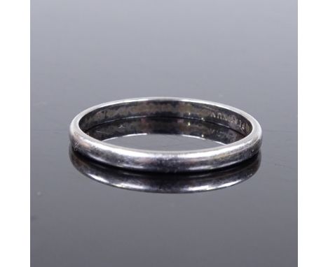 A platinum wedding band ring, band width 2mm, size N, 2.4g 