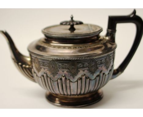 A WALKER AND HALL PLATED TEAPOT  H 16 CM