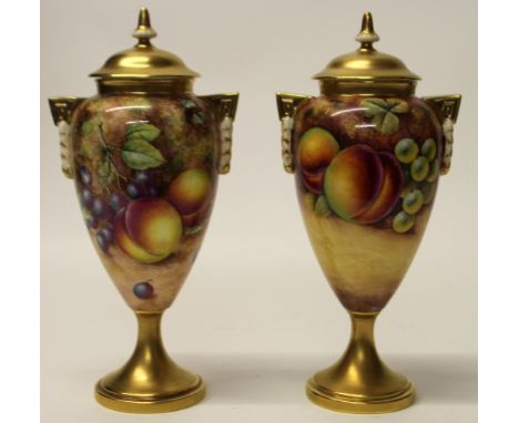 A PAIR OF ROYAL WORCESTER FRUIT STUDY LIDDED COVERED PEDESTAL VASES SIGNED BY J. SMITH AND FREEMAN BOTH STAMPED 2713/2 H26CM