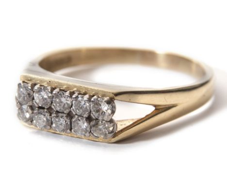 18CT GOLD, 10 STONE DIAMOND RING SIZE R.5 TOTAL WEIGHT 4G APPROX 50 PTS