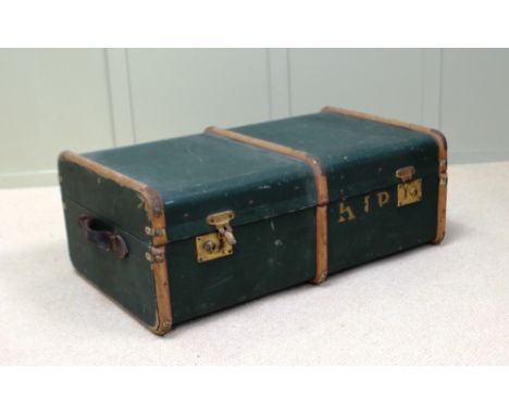 A RIBBED GREEN TRAVEL TRUNK  W 84 CM H 33 CM D 52 CM