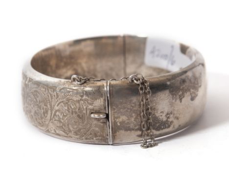 A SILVER HOLLOW BANGLE BIRMINGHAM 1955 27g