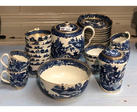 A Worcester Temple part tea set and coffee service from the Davis-Flight period (1786 - 1790) comprising; a tea pot, tea cani
