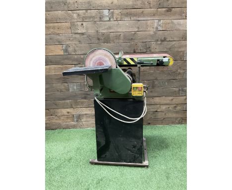 Sealey SM15/B floor standing belt/disc sanderDimensions: Height:&nbsp;100cm&nbsp; Length/Width:&nbsp;80cm&nbsp; Depth/Diamete