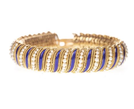 GARRARD AND CO. GOLD ENAMEL AND PEARL BRACELET, the curved sections set with alternating blue enamel and spherical pearl set 