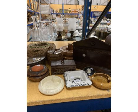 A QUANTITY OF MAINLY TREEN VINTAGE ITEMS TO INCLUDE A PIPE RACK LIDDED BOWL WITH LION ON TOP, TRINKET BOXES, PIN CUSHION, BRE