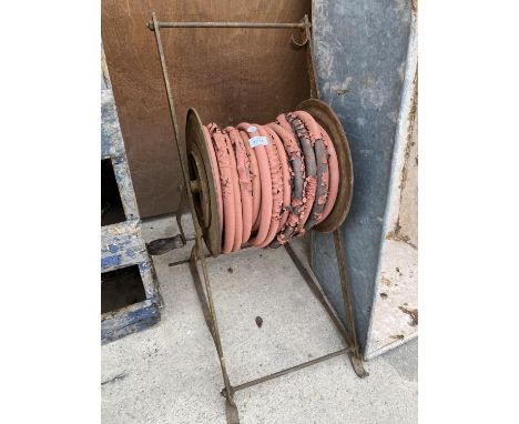 A VINTAGE HOSE REEL COMPLETE WITH HOSE 