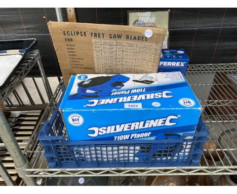 AN ASSORTMENT OF TOOLS TO INCLUDE A SILVERLINE ELECTRIC PLANE, A FEREX ENGRAVING TOOL AND SAW BLADES ETC ALL AS NEW 