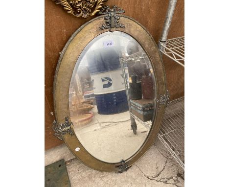 A DECORATIVE VINTAGE BRASS FRAMED OVAL BEVELED EDGE WALL MIRROR 