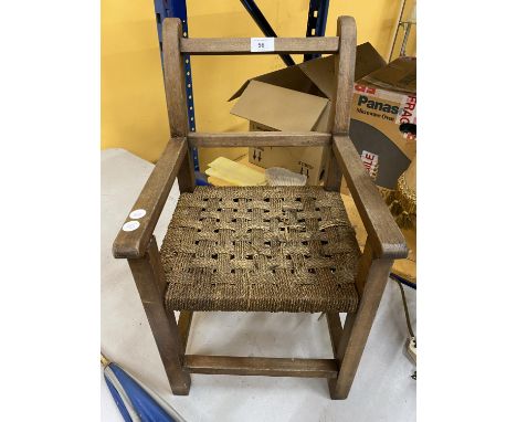 A VINTAGE LIGHT OAK CHILD'S / DOLL'S CHAIR WITH WOVEN SEAT 