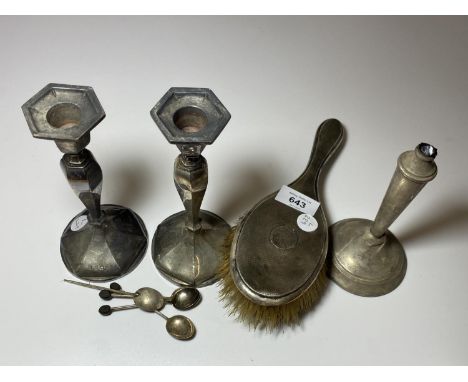 A MIXED LOT OF SCRAP SILVER ITEMS TO INCLUDE PAIR OF WEIGHTED CANDLESTICKS, COFFEE SPOONS, SILVER BACKED BRUSH AND A/F CANDLE