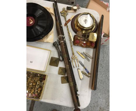 A MIXED LOT TO INCLUDE A BAROMETER, PENKNIFES, POSTAL SCALES, VINTAGE BOTTLE OPENER ETC 