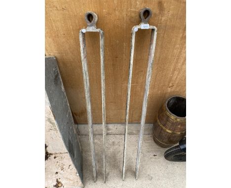 A PAIR OF HEAVY DUTY INDUSTRIAL GALVANISED GATE HINGES (L:140CM) 