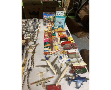 A LARGE COLLECTION OF VINTAGE TOYS INCLUDING PENCIL SHARPENER, STRAW, DIE/CAST CARS AND AEROPLANES 