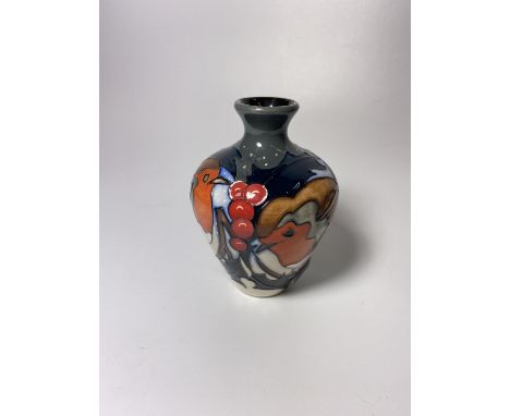 A MOORCROFT SIR BRAVE ROBIN VASE 