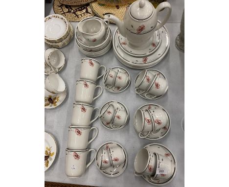 A QUANTITY OF JOHNSON BROS SUMMERFIELD POPPY DINNERWARE TO INCLUDE PLATES, CUPS, SAUCERS, PLATES, MUGS ETC 