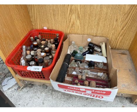 A LARGE ASSORTMENT OF VINTAGE GLASS BOTTLES AND VARIOUS STOPPERS 
