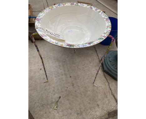 A LARGE CERAMIC WASH BOWL WITH TRIPOD STAND (H:60CM D:40CM) 