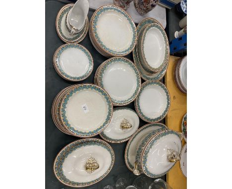 A LARGE QUANTITY OF VINTAGE DINNERWARE TO INCLUDE LIDDED TERRINES, PLATES ETC 