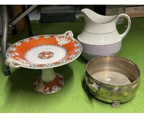 THREE ITEMS TO INCLUDE A PATTERNED PLATE ON A DISH, A LARGE JUG AND A SILVER PLATED BOWL ON FOUR DECO STYLE FEET 