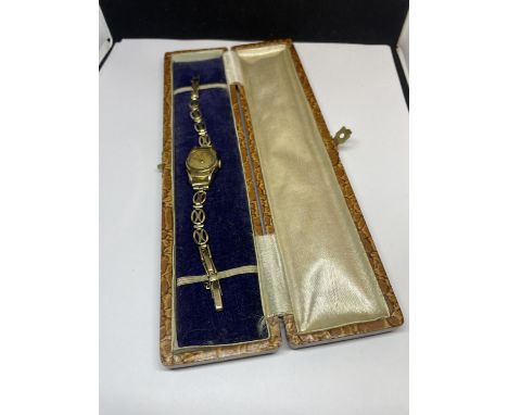 A VINTAGE GOLD PLATED WRIST WATCH IN A PRESENTATION BOX 