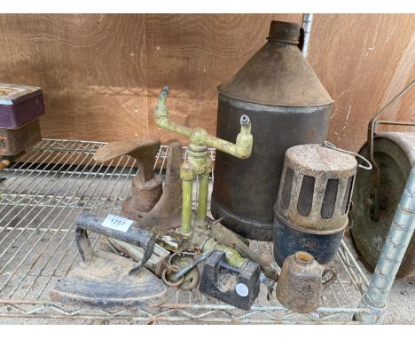 AN ASSORTMENT OF VINTAGE ITEMS TO INCLUDE A COBBLERS LAST, A PARAFIN LAMP AND A FLAT IRON ETC 