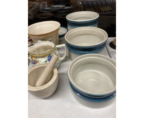 A QUANTITY OF CERAMICS TO INCLUDE LARGE WEDGWOOD OVEN TO TABLEWARE DISHES, PLANTER, JUG, PESTLE AND MORTAR, ETC 