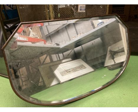 A VINTAGE SHIELD SHAPED MIRROR WITH MAHOGANY FRAME AND BEVELLED GLASS WIDTH 61.5CM X 36CM 