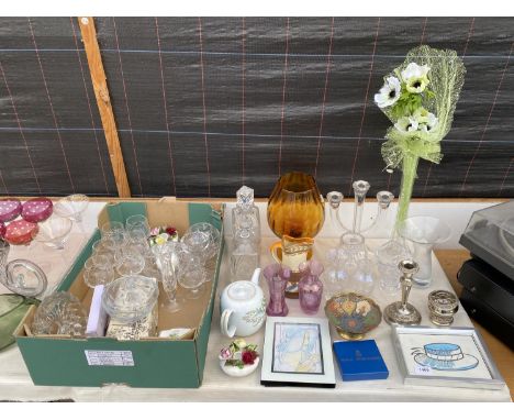 AN ASSORTMENT OF ITEMS TO INCLUDE GLASS DECANTORS, VASES AND AN EPNS BUD VASE ETC 