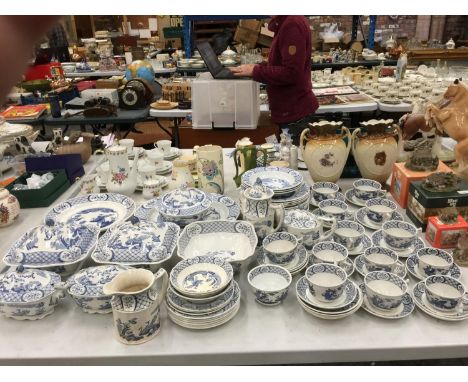 A LARGE QUANTITY OF OLD CHELSEA STONEWARE DINNER ITEMS TO INCLUDE LIDDED SERVING DISHES, SEVING PLATTERS, TUREENS, VARIOUS SI