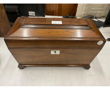A 19TH CENTURY ROSEWOOD SARCOPHAGUS SHAPED TEA CADDY WITH THREE INNER COMPARTMENTS, 22 X 35 X 17CM 